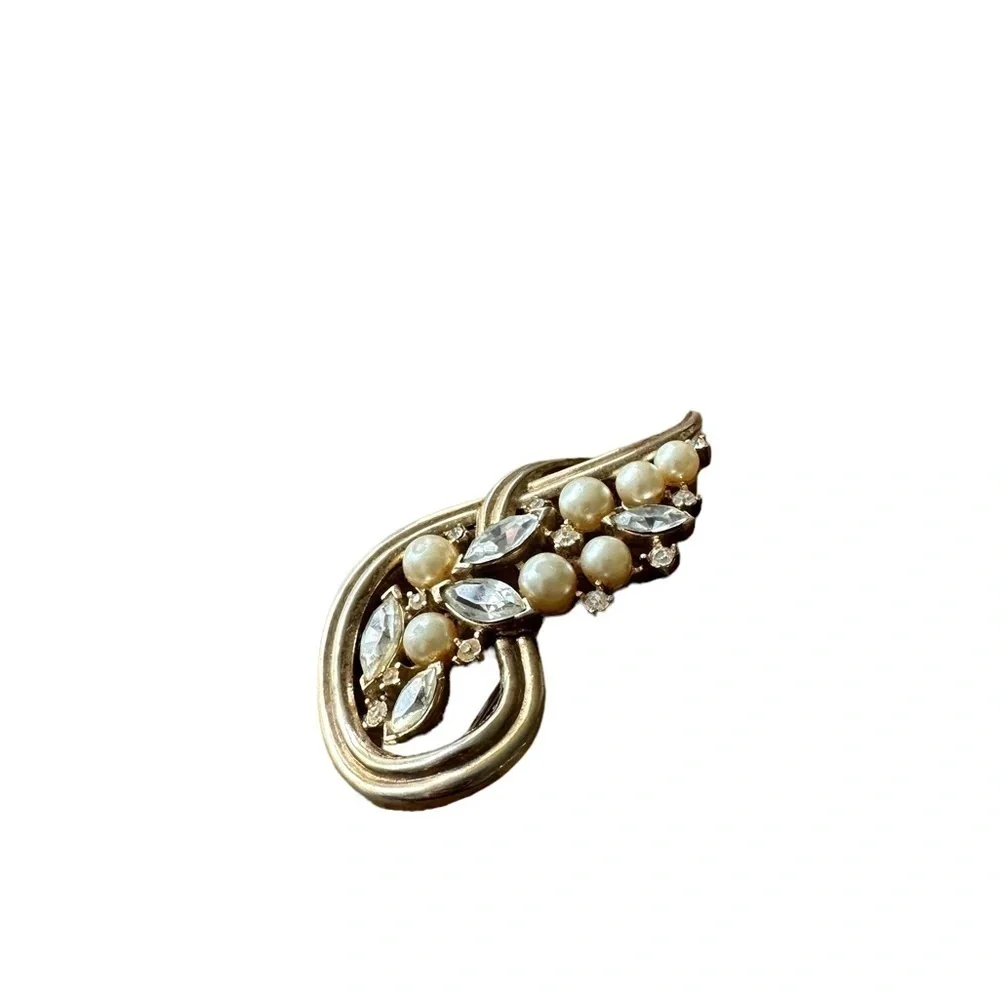 Vintage Crown Trifari ‘PAT PEND’ Faux Pearl & Alfred Philippe Rhinestone Brooch